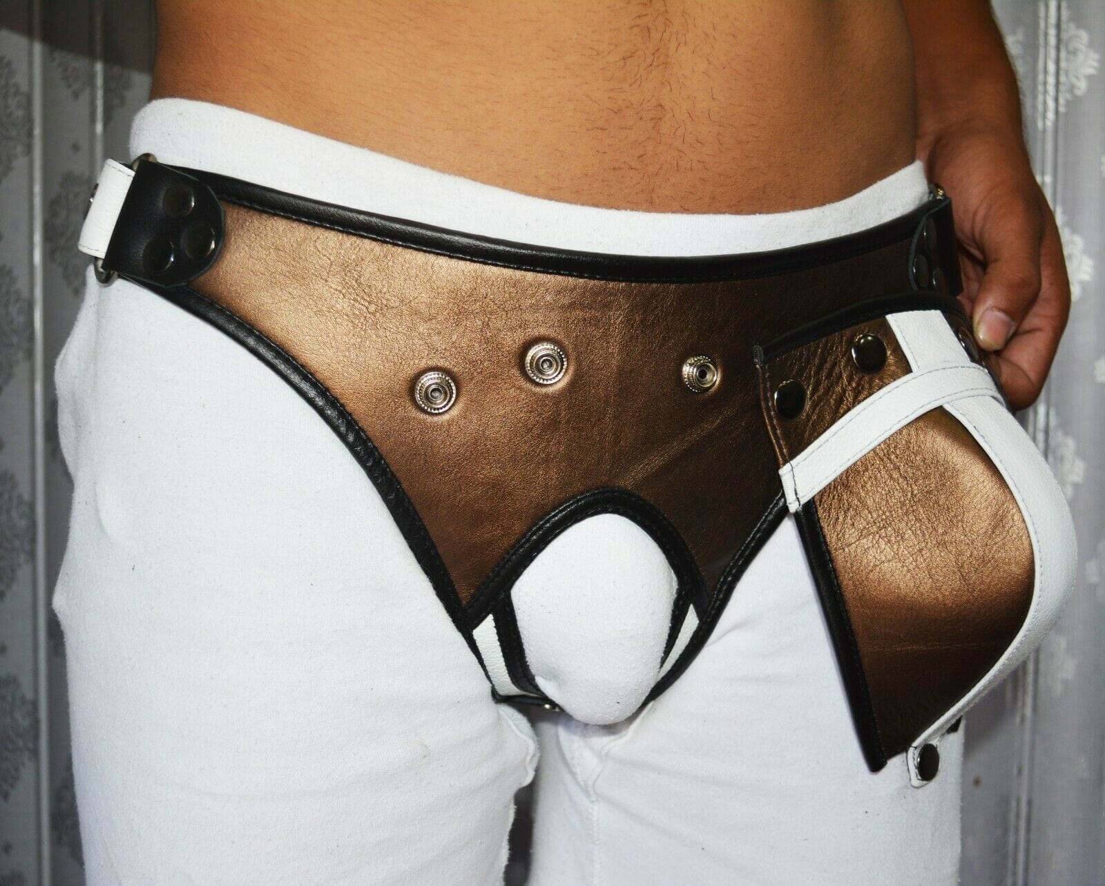 mens-leather-harness-body-chest-1